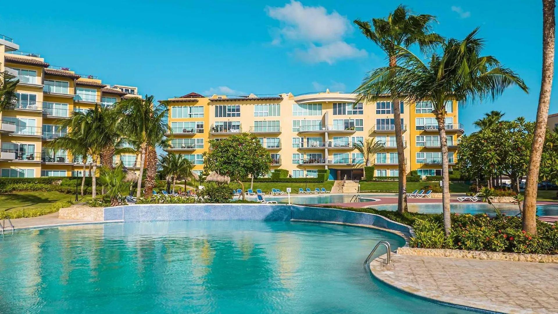 Beachfront - Garden Delight 3Br Condo - E125 Palm Beach