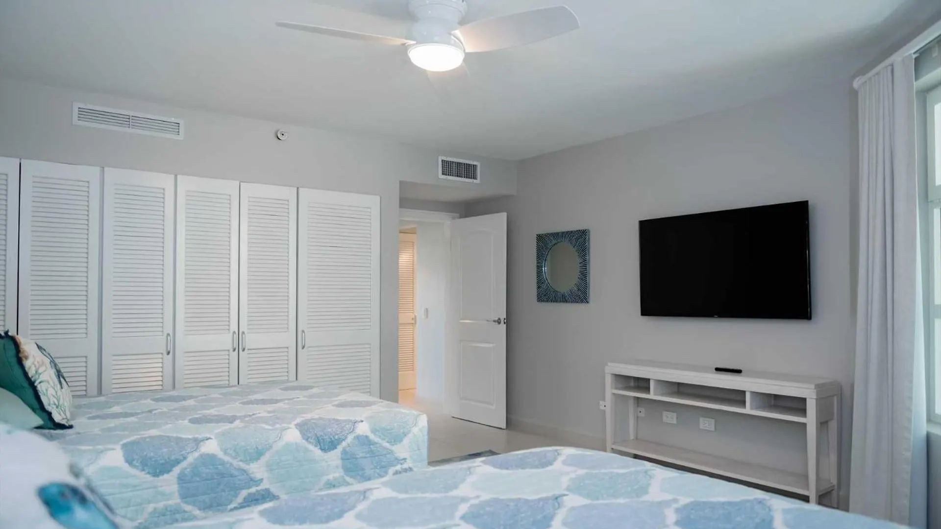 Beachfront - Garden Delight 3Br Condo - E125 Palm Beach Nyaraló