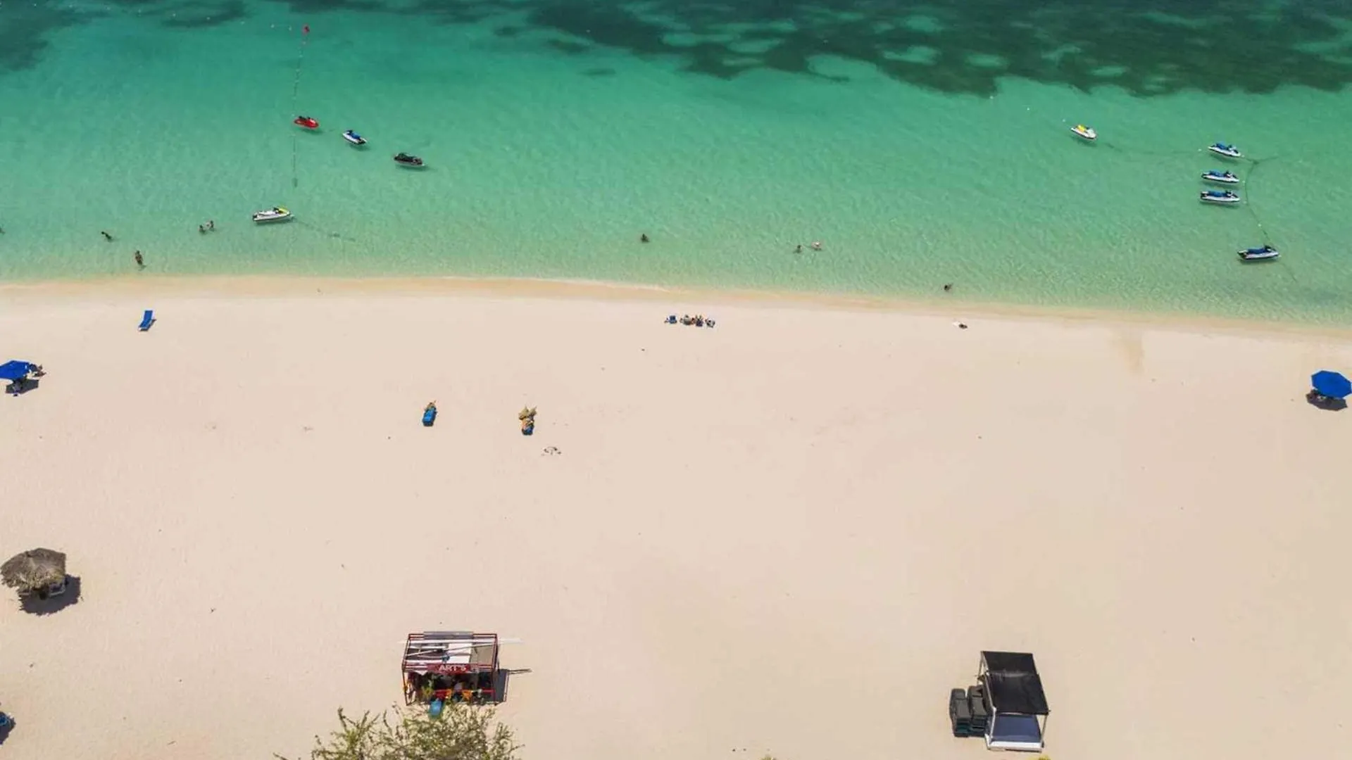 Beachfront - Garden Delight 3Br Condo - E125 Palm Beach Nyaraló